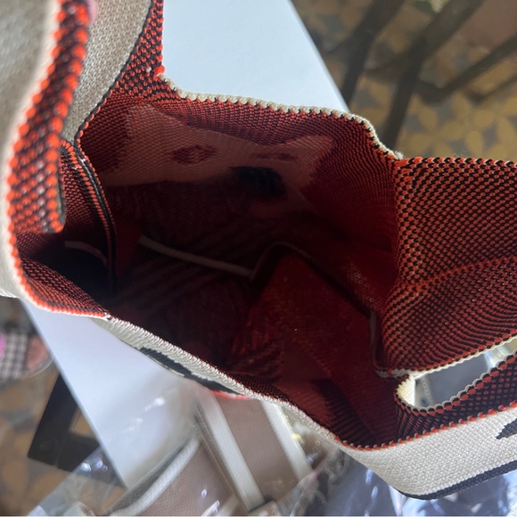 Handbag - Picture 3 of 4